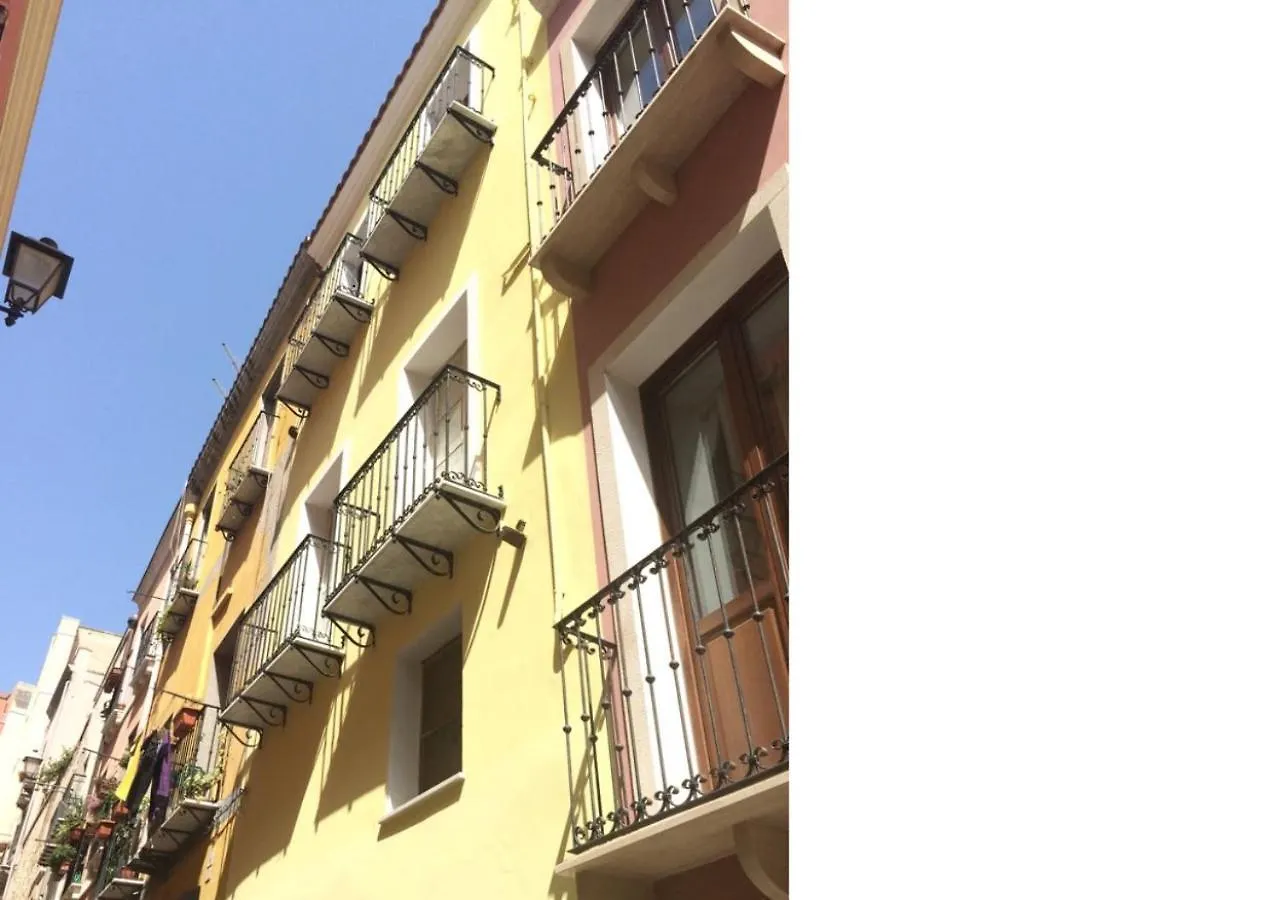 Oldtown Romantic Apartment Cagliari Italy